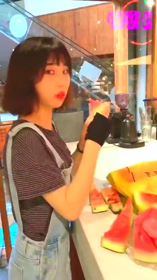 给女朋友的娱乐吃瓜,与女友共享娱乐盛宴